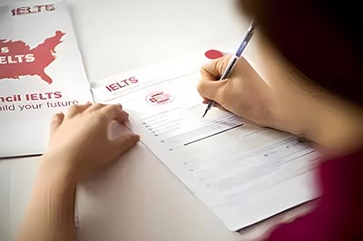 雅思寫作7分范文:當(dāng)今時(shí)代，應(yīng)該教孩子書(shū)法嗎